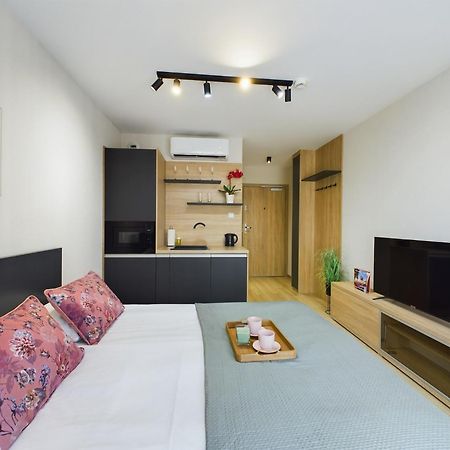 Modern Studios With Air Conditioning In Downtown Krakow By Noclegi Renters Exterior photo